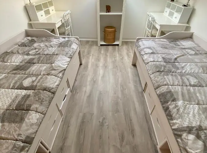 4 Personnes Vue Sur La Pironnière