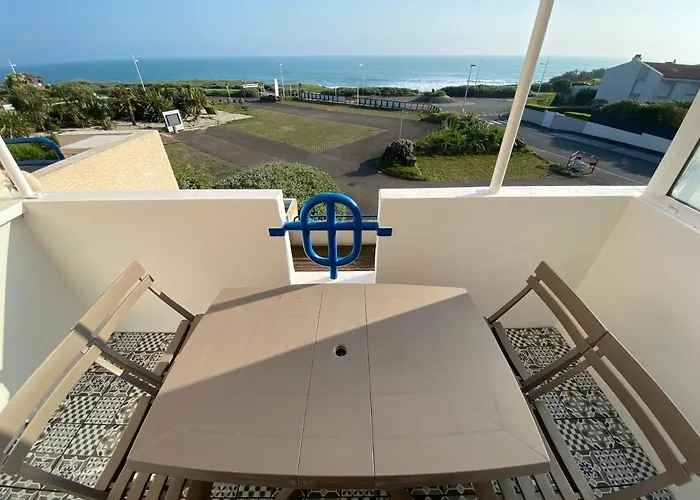 4 Personnes Vue Sur *