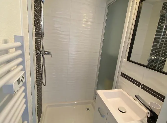 4 Personnes Vue Sur La Pironnière