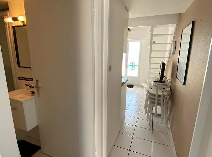 4 Personnes Vue Sur La Pironnière